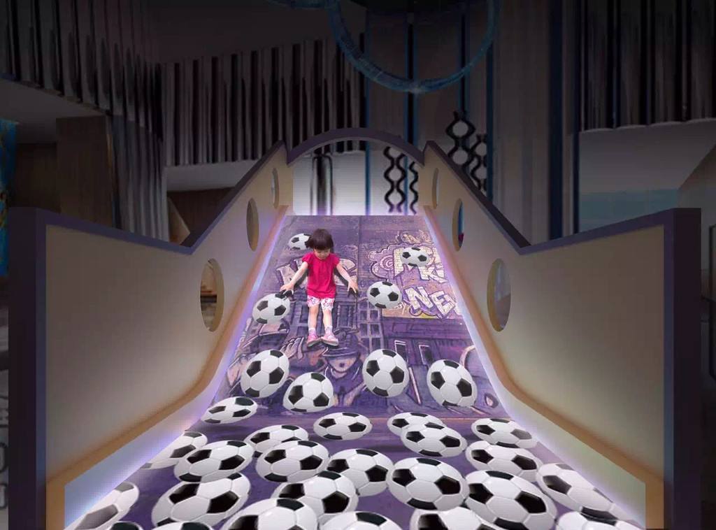 互動滑梯之掉足球